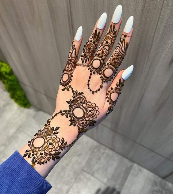 Elegant Circular Arabic Mehndi Design